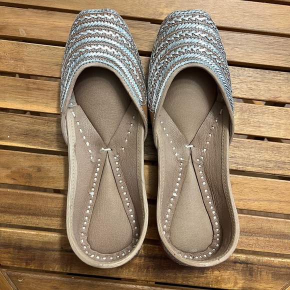 Handmade Shoes - Hand embroidered silver flats Punjabi Jutti- Size 7.5